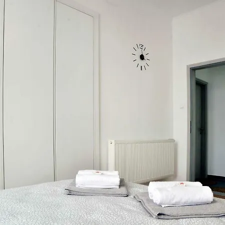 Guest house Studio Apartman Holiday 3*