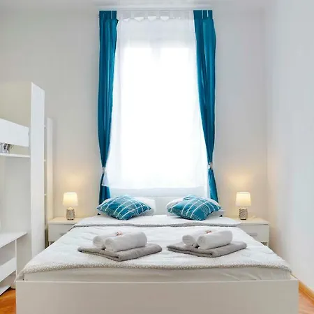 Studio Apartman Holiday 3* Pula