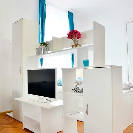 Studio Apartman Holiday 3* Pula