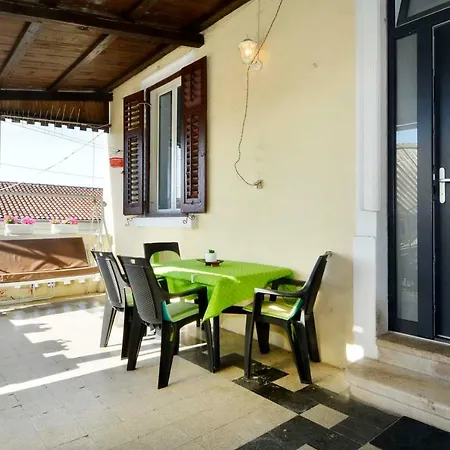 Studio Apartman Holiday Пула